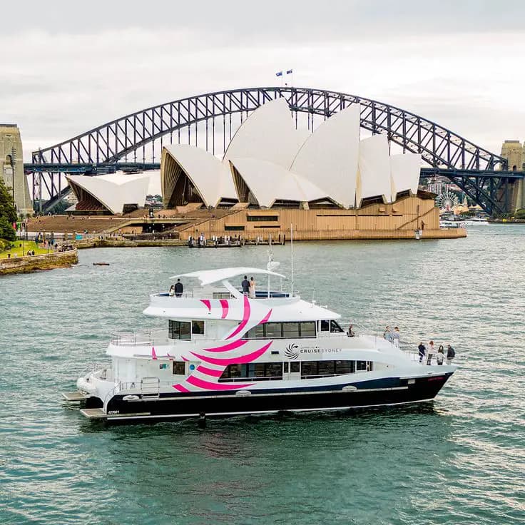 Cruise Sydney catamaran on the harbour